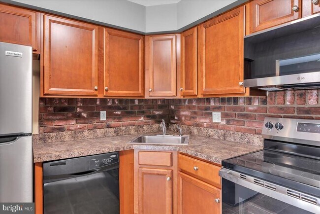 Building Photo - 422B Willow Turn