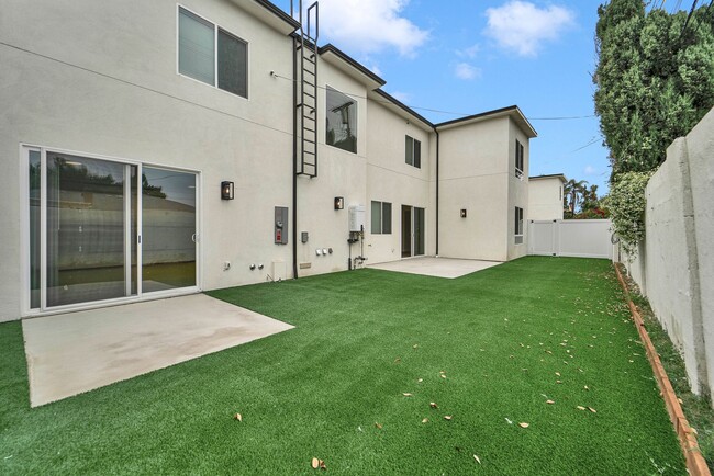 Building Photo - Modern Brand new 5-Bedroom Home for Lease ...