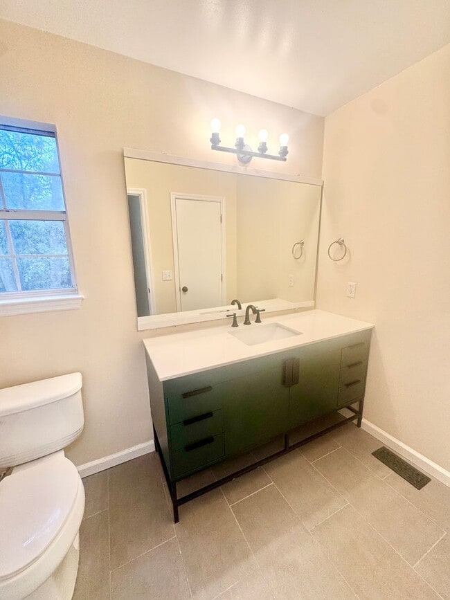 Building Photo - 4 Bedroom Home in Georgetown – Savannah, GA