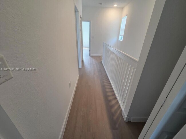 Building Photo - 1844 SE 27th Rd