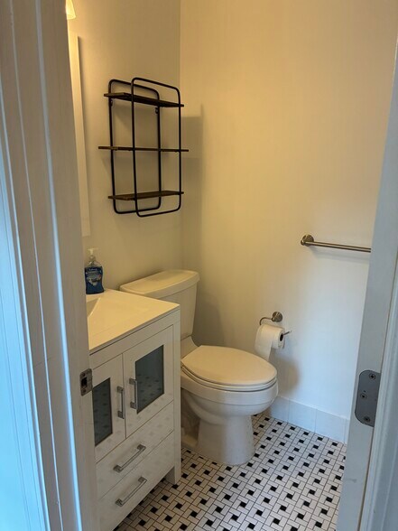 Building Photo - 3209 W 72nd St
