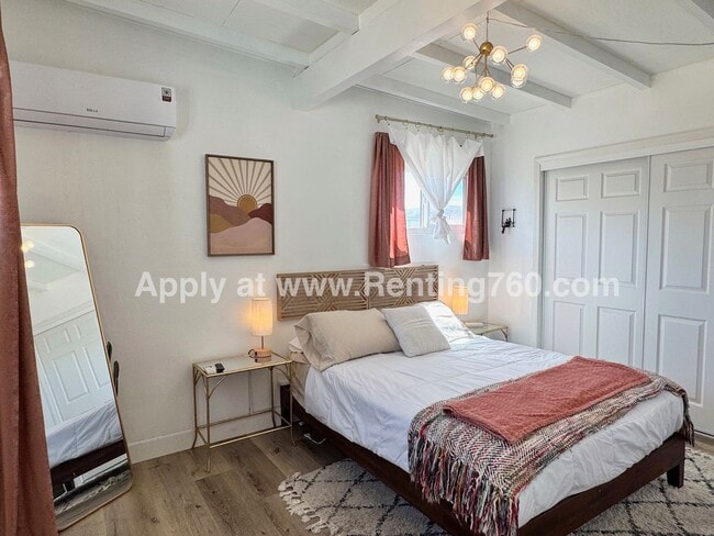 Building Photo - Cozy & Furnished 2 Bed 1 bath Home!