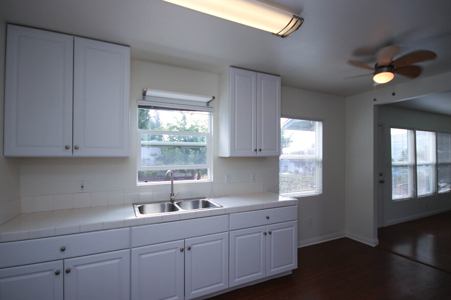 Building Photo - 3148 Abella St