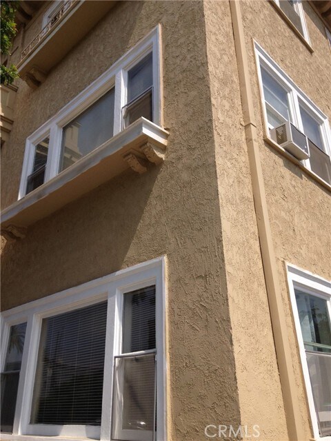 Building Photo - 311 W 4th St
