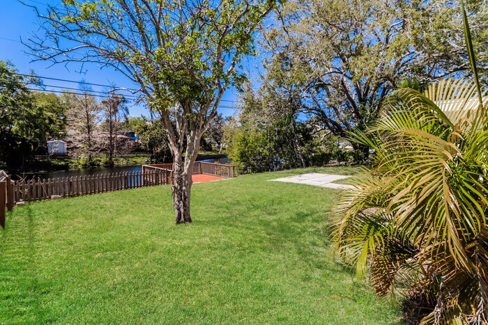 Building Photo - 1588 Eunice Ln