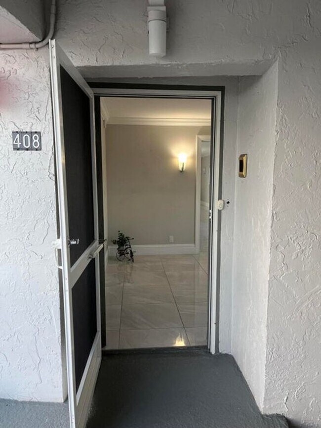 Building Photo - 155 Yacht Club Dr