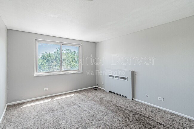 Building Photo - 1366 Garfield St