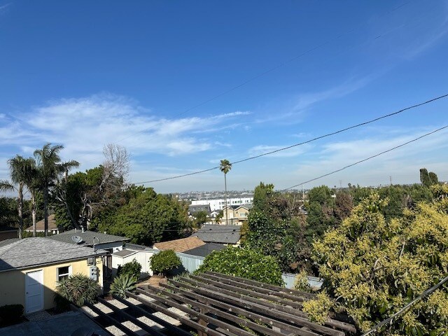 Building Photo - 8424 Glider Ave