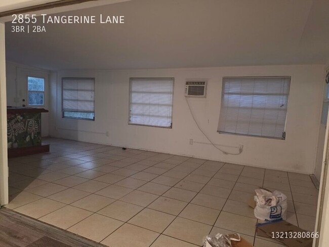 Building Photo - 2855 Tangerine Ln