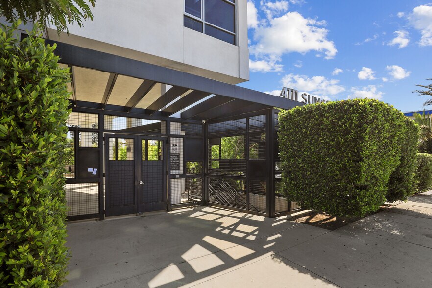 Building Photo - 4111 Sunset Blvd