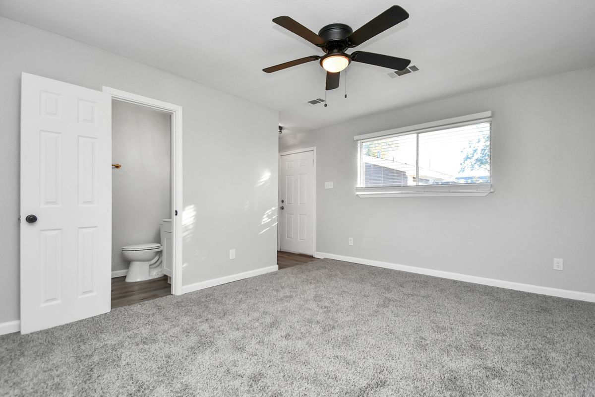 Building Photo - 428 De Haven St