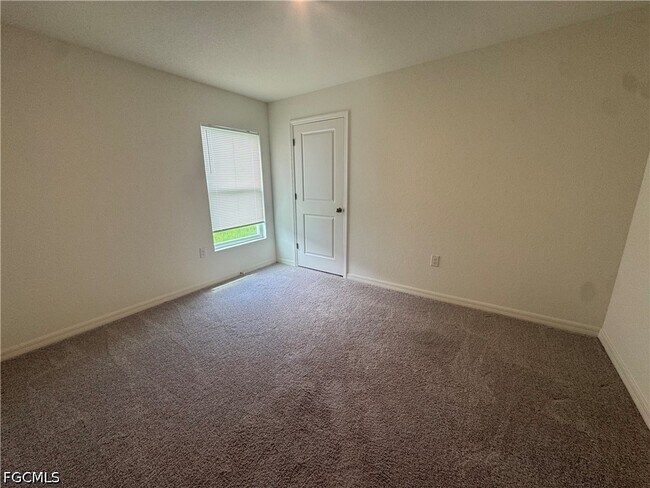 Building Photo - 858 Friendship Cir