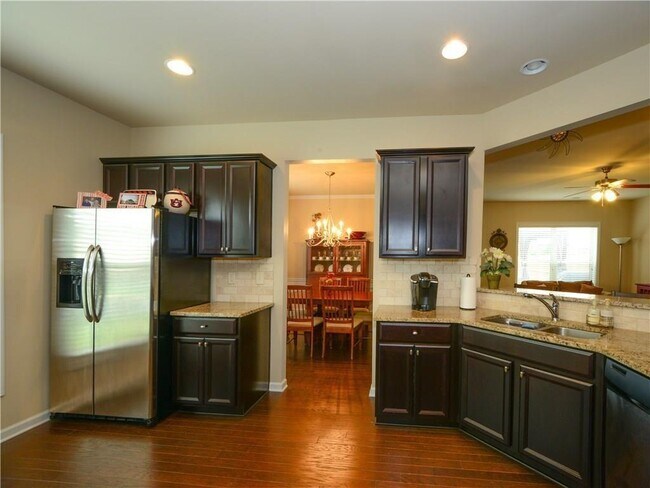 Building Photo - 5940 Weddington Dr