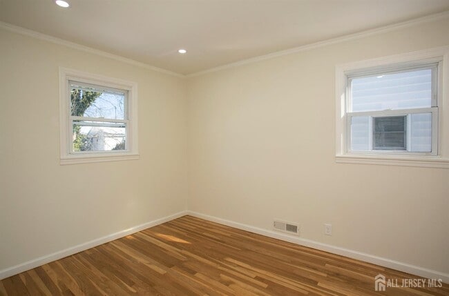 Building Photo - 40 Essex Ave