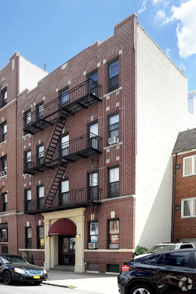 Primary Photo - 30-17 34th St