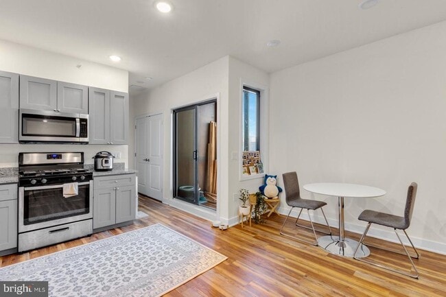 Building Photo - 2411 Kensington Ave