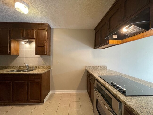 Building Photo - Townhouse: Old Jefferson