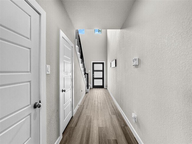 Building Photo - 18602 Etta Pnes Cir