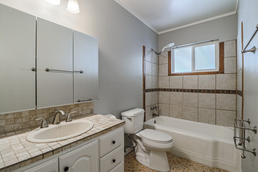 Building Photo - 2801 N 25th St