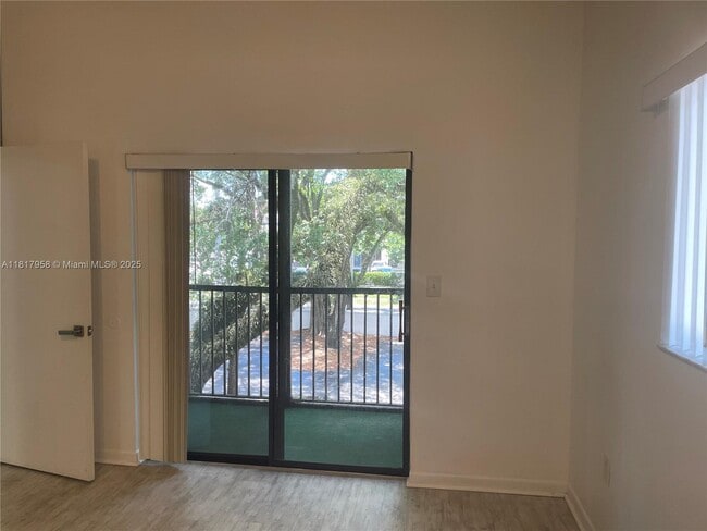 Building Photo - 2550 SW 18th Terrace