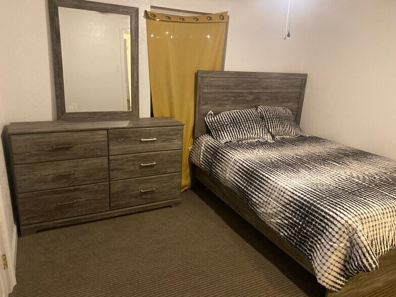 Building Photo - 151 N Pendell Rd