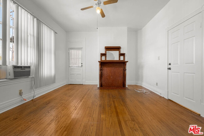 Building Photo - 1223 W 23rd St