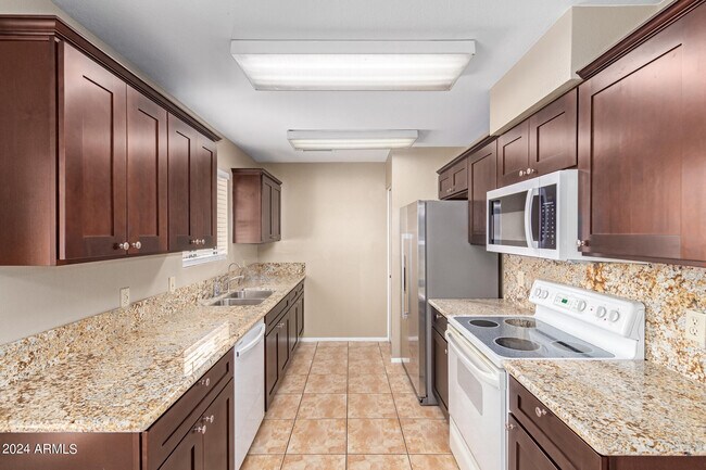 Building Photo - 4453 E Wildwood Dr