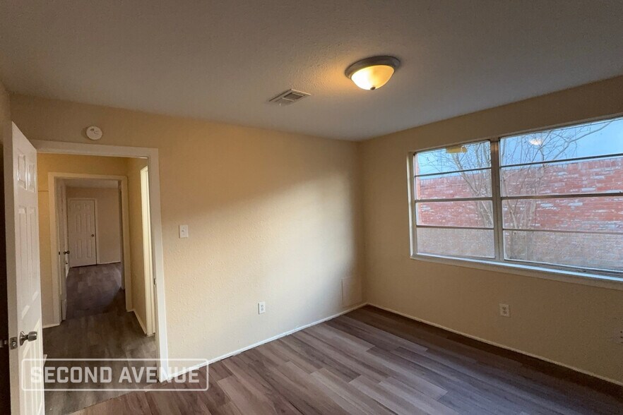 Building Photo - 501 Pamela Dr