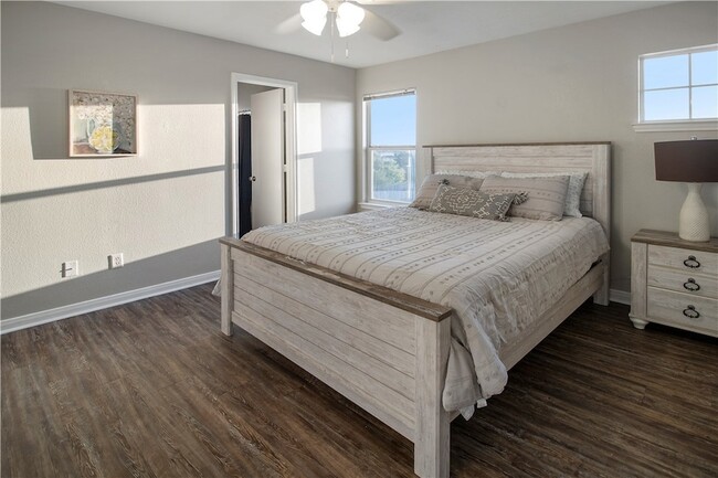 Building Photo - 2903 McLaren Dr