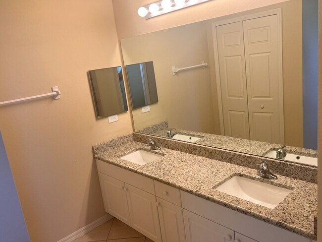 Building Photo - Lovely Home In SW Cape Coral