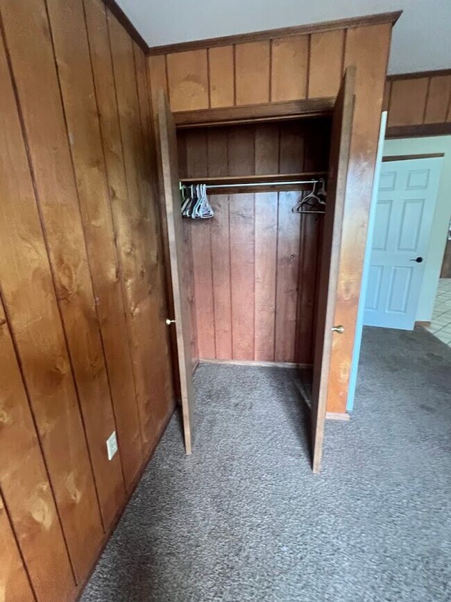 Building Photo - 3 Bedroom Home on 3 Acres