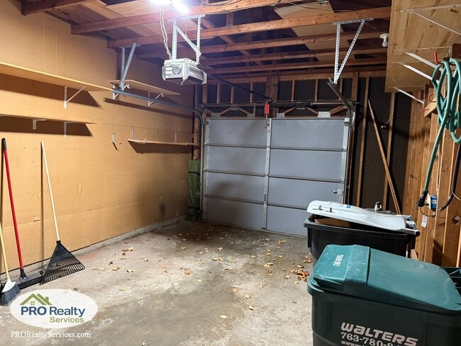 Building Photo - 2 Bedroom Townhouse **50% off December's Rent with a December 2025 Move In**