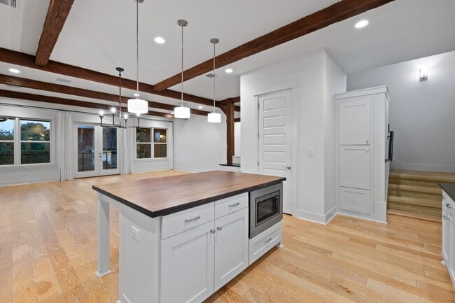Building Photo - 2217 Seabiscuit Cv