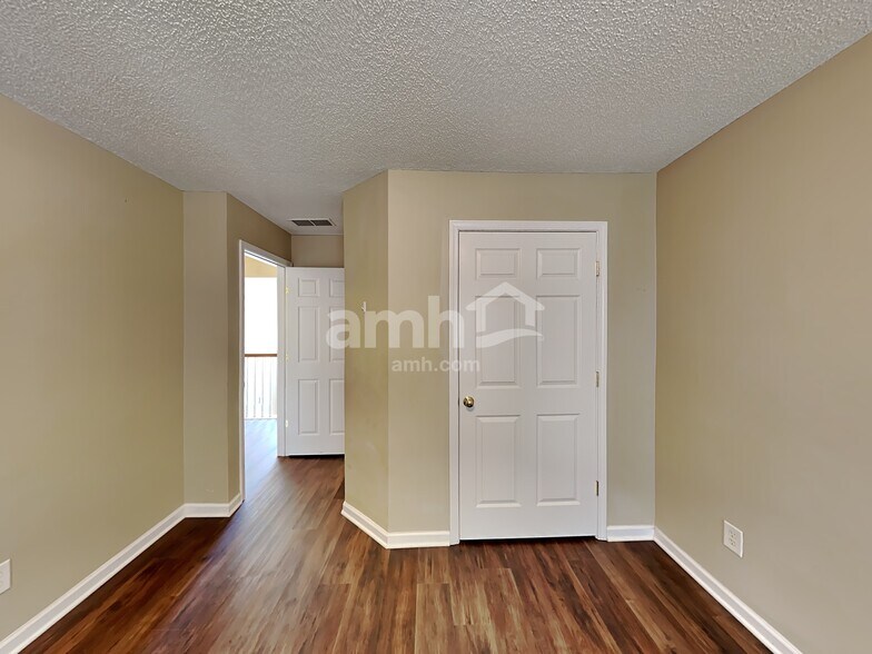 Building Photo - 507 Keeneland Ave