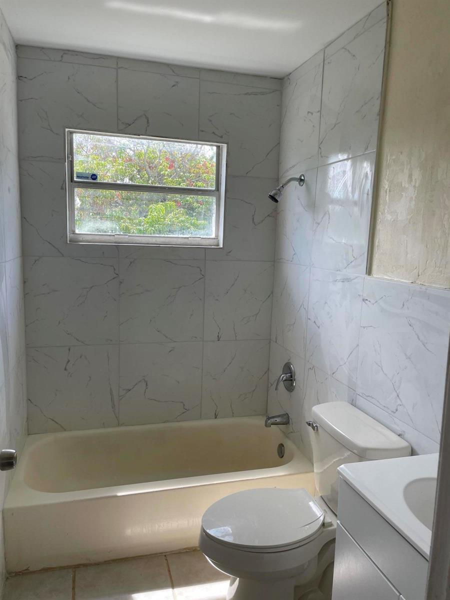 Building Photo - 1425 W 30th St