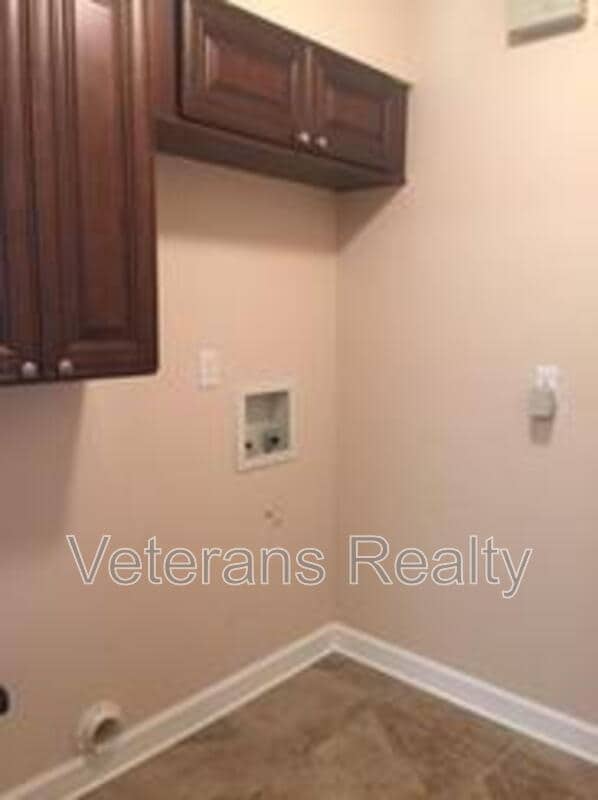 Building Photo - 2135 Baywood Dr