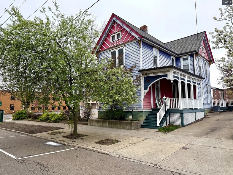 Building Photo - 113 Hawley St