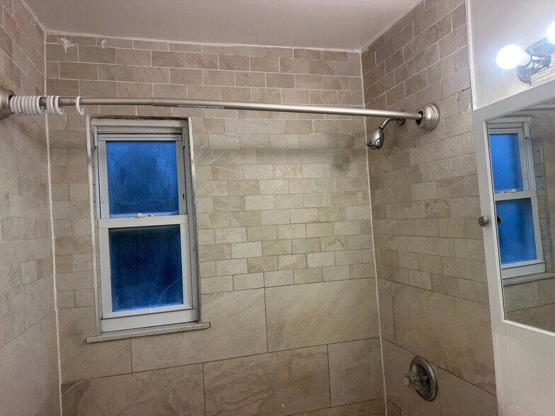 Building Photo - 47-61 Bross Pl