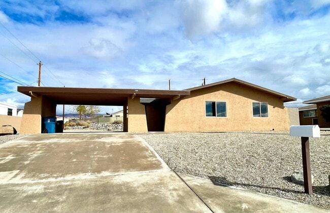 Building Photo - Cute 3 Bedroom Home in Lake Havasu City!- Available Soon!