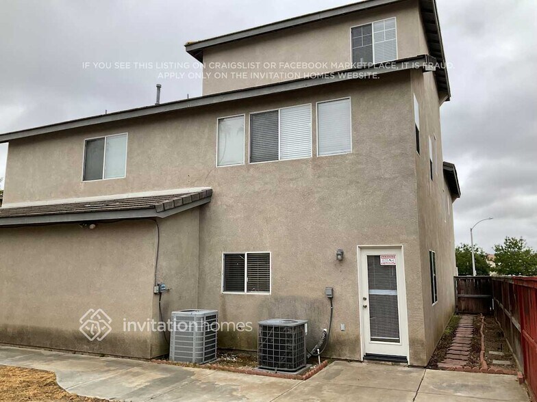 Building Photo - 26186 Lawrence Union Dr