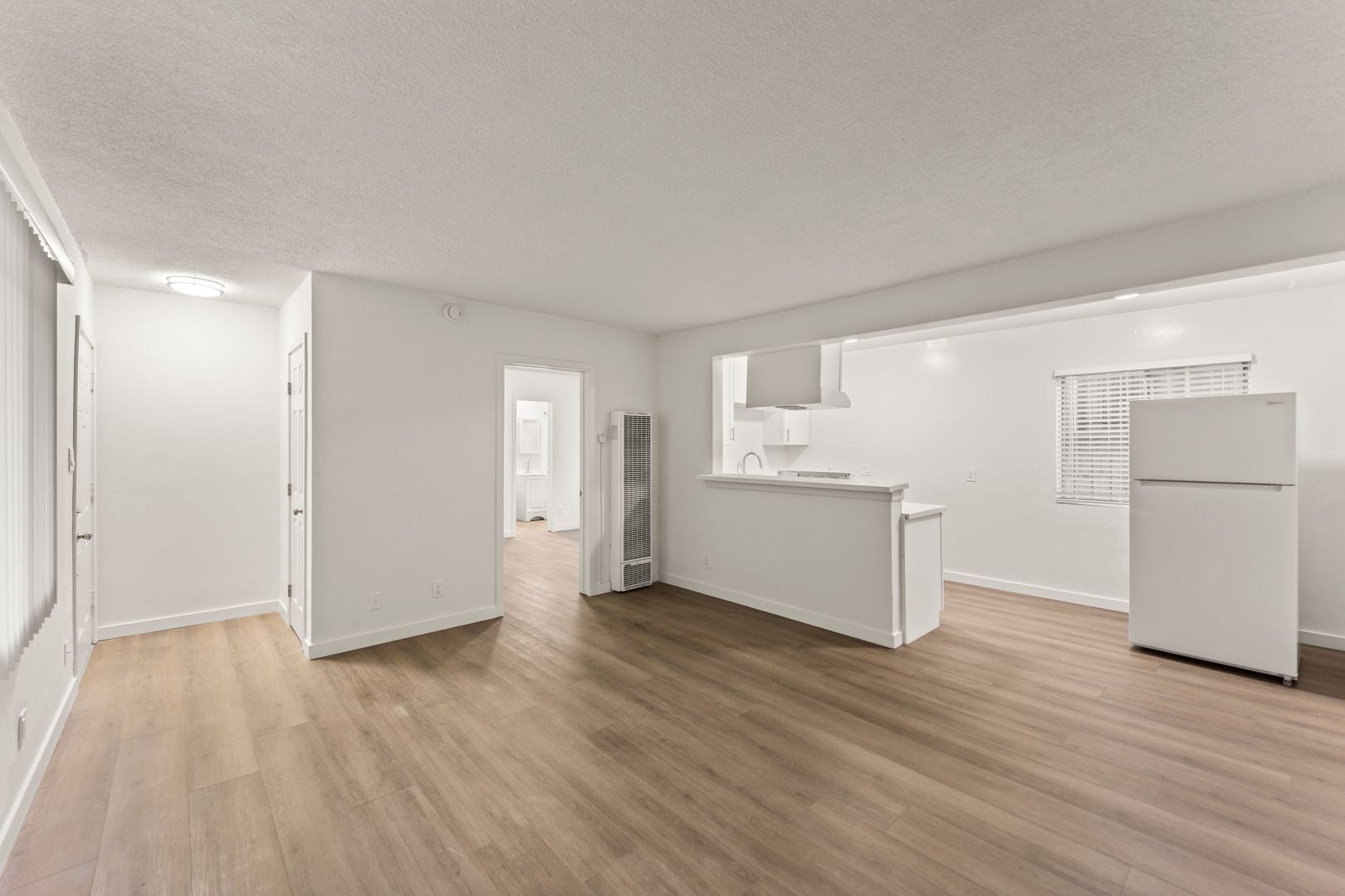 Building Photo - 9721 San Pedro St