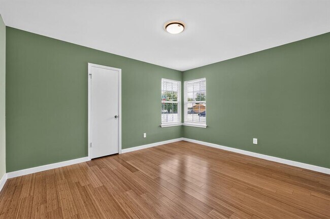 Building Photo - 801 Kavanagh Dr