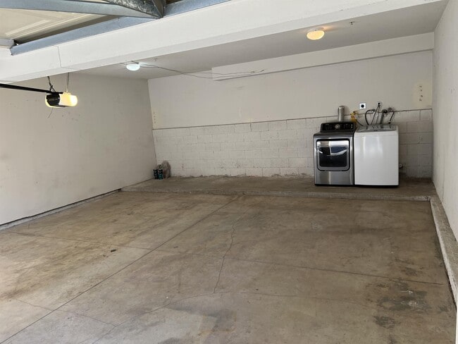 Building Photo - 1525 Spruce St