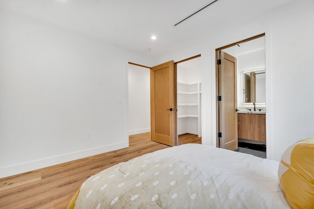 Building Photo - 653 N Wilton Pl