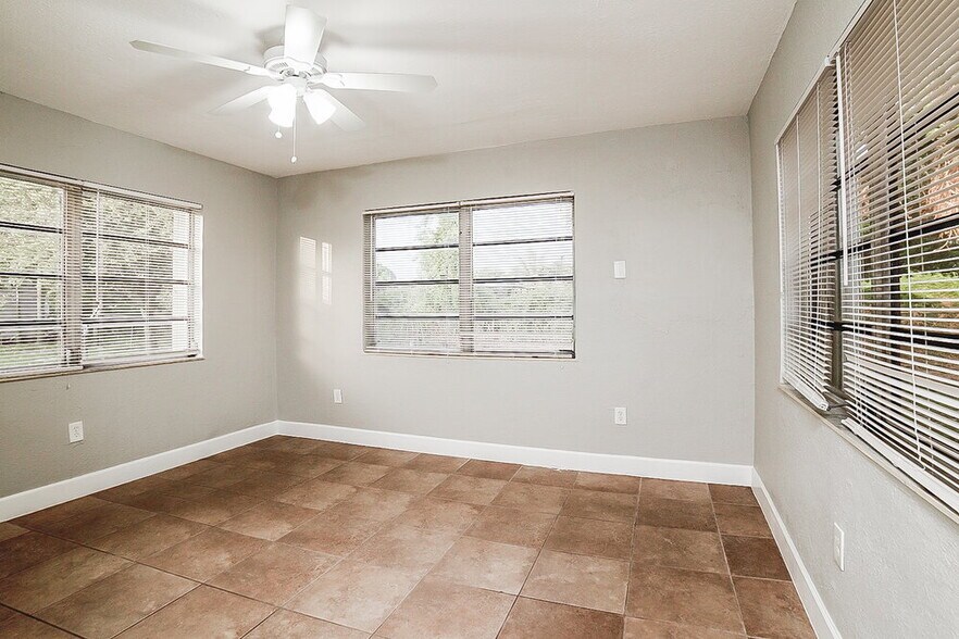 Building Photo - 16401 NW 21st Ave