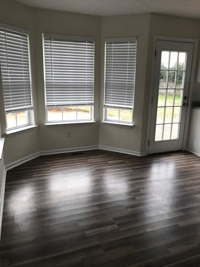 Building Photo - Spacious 3 Bed/2.5 Bath Home in Prime Mount Juliet Location