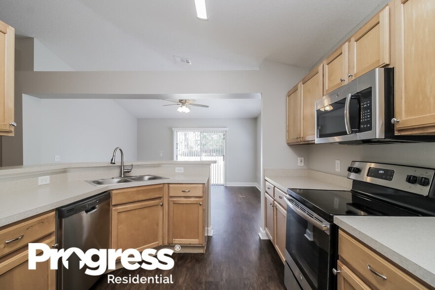 Building Photo - 12503 Woodbury Cove Dr