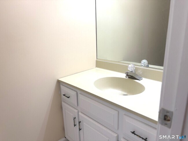 Building Photo - 27 Crows Nest Ln