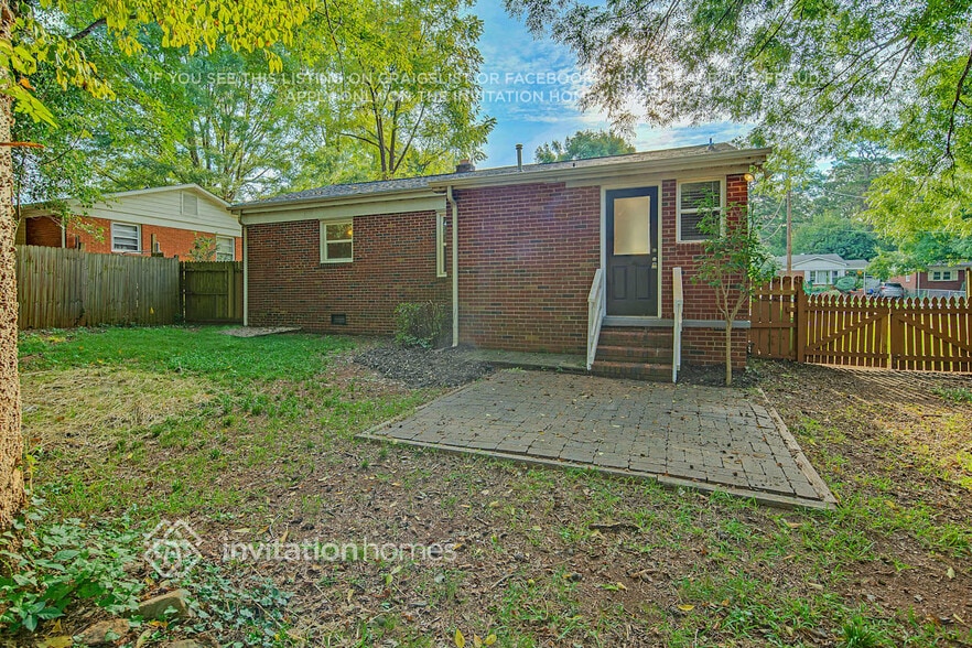 Building Photo - 2312 Markham Ct