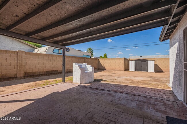 Building Photo - 1754 E Alta Vista Rd